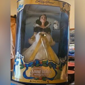 Collectible 1998 Disney Snow White Barbie